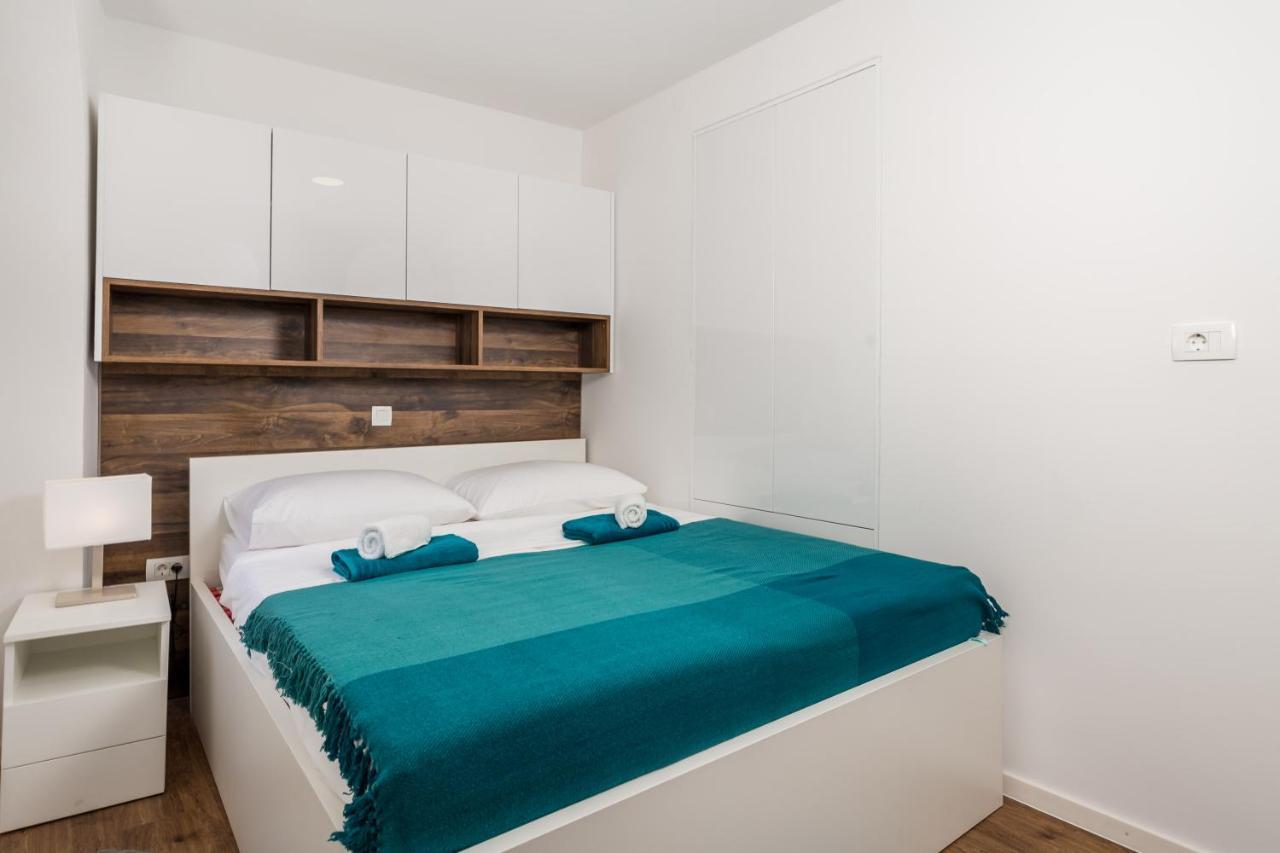 Central Apartments Dalmatina Rijeka Kamer foto