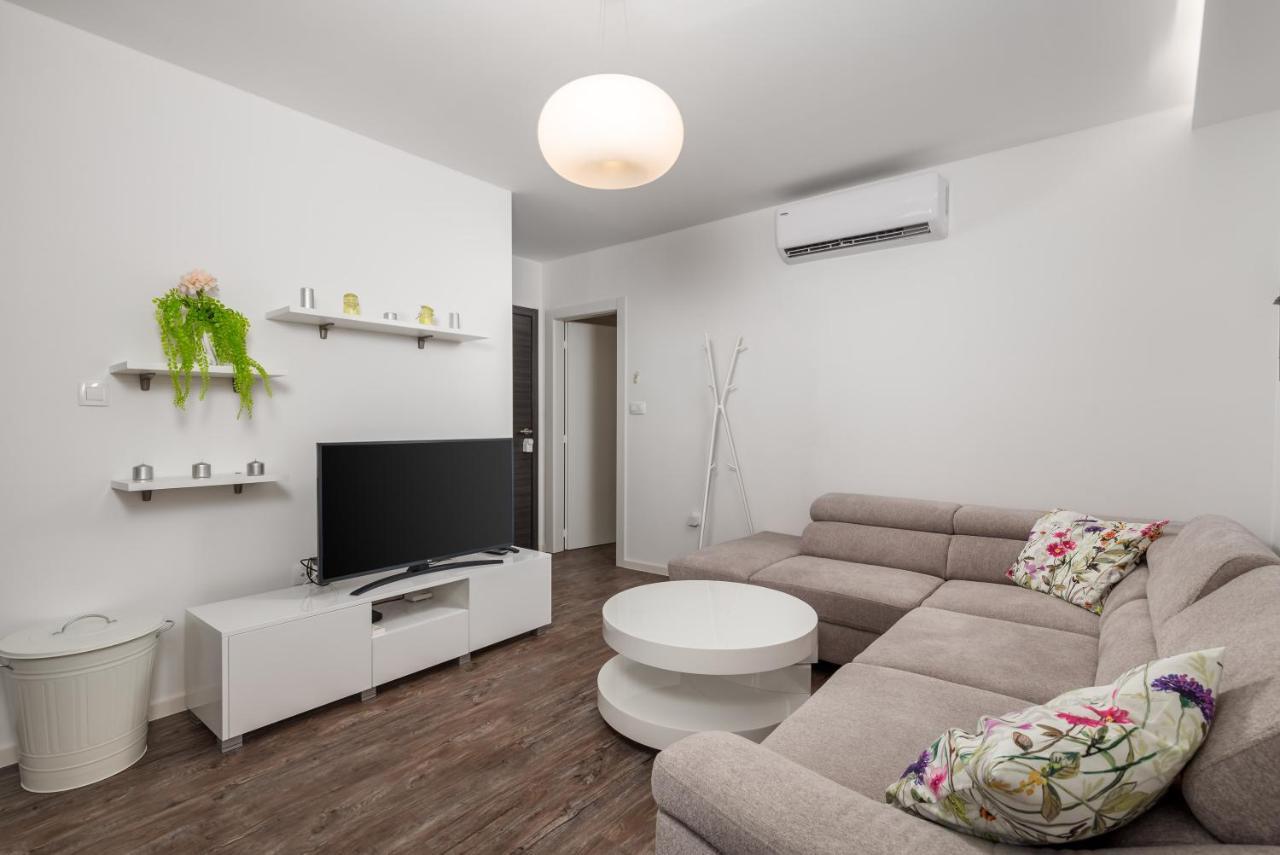 Central Apartments Dalmatina Rijeka Buitenkant foto